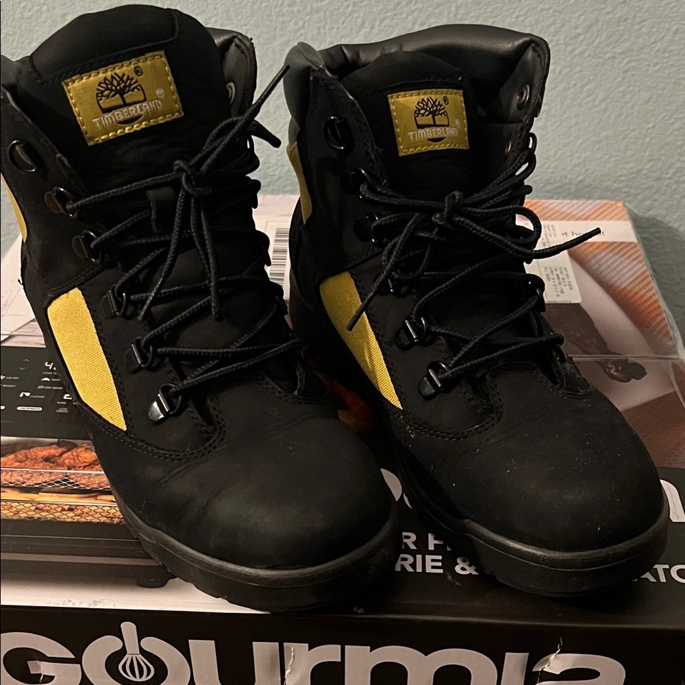 Timberland Dual-Tone Black and Yellow Boots so comfortable. Don’t fit me anymore